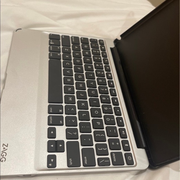 Apple iPad Air 2 Bluetooth keypad - Picture 3 of 4